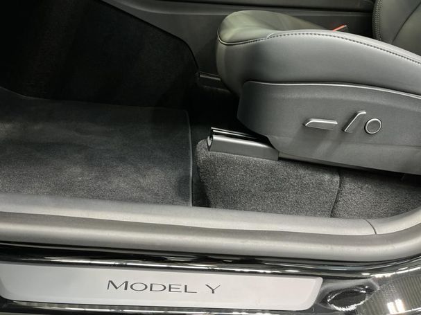 Tesla Model Y Long Range AWD 378 kW image number 9