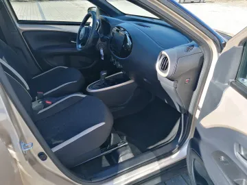 Car image 23