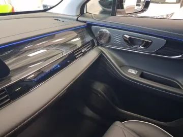 Car image 38