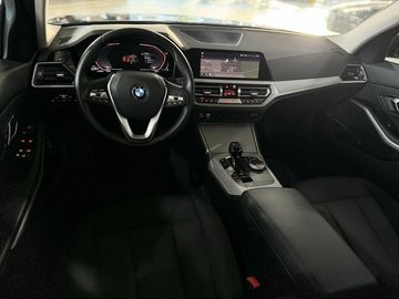 Car image 35