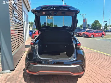Car image 12