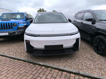 Car image 3