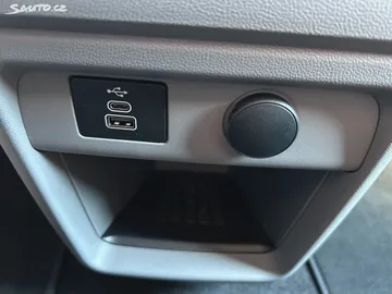 Car image 40