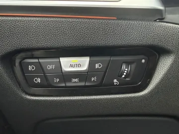 Car image 36
