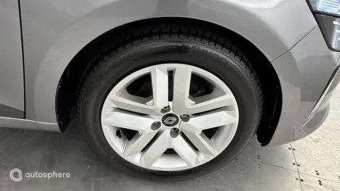 Car image 20