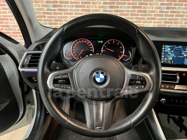 BMW 320i 135 kW image number 22