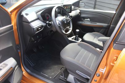 Car image 8