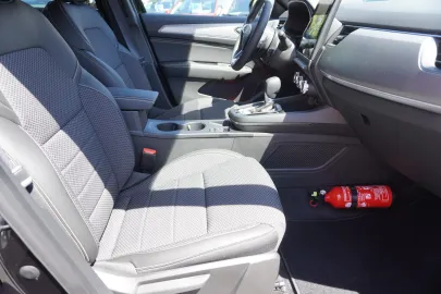 Car image 30