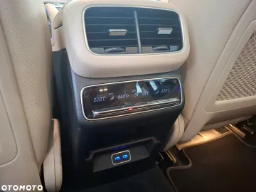 Car image 40