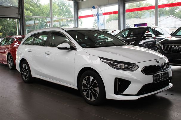 Kia Ceed Sportswagon Plug-in Hybrid Vision 104 kW image number 2