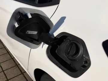 Car image 32