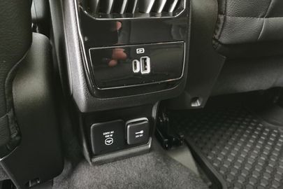 Car image 24