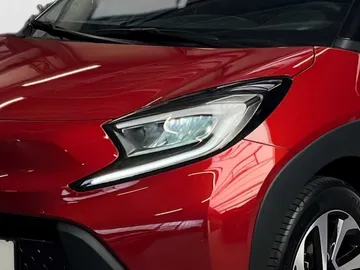 Car image 14