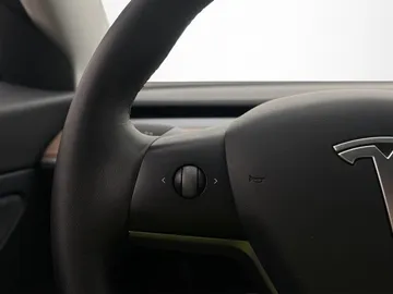 Car image 34