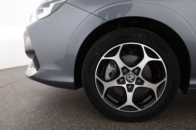 Car image 30