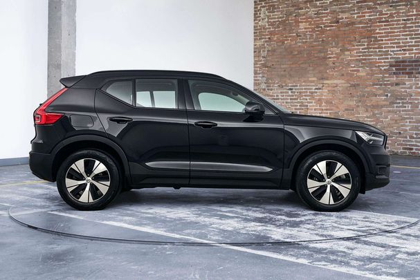 Volvo XC40 R Recharge T4 Design Expression 155 kW image number 3