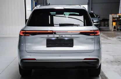 Car image 5