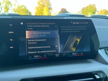 Car image 37