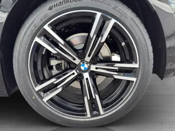 Car image 32