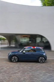 Car image 37