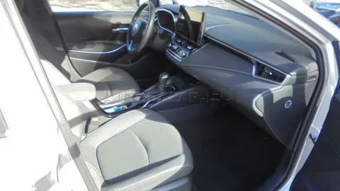 Car image 24