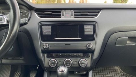 Car image 27