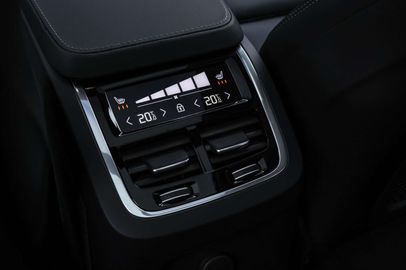 Car image 36