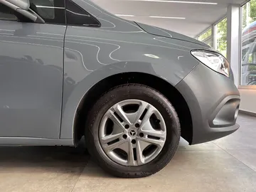 Car image 36