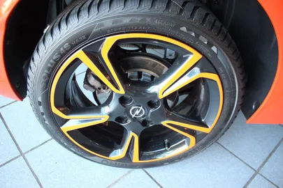 Car image 17