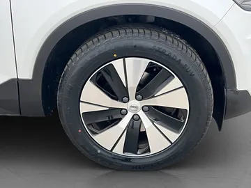 Car image 32