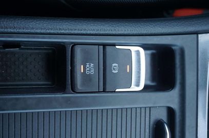 Car image 36