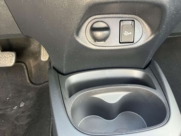 Car image 32