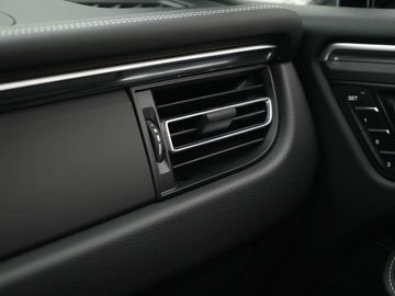 Car image 38