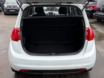 Car image 17
