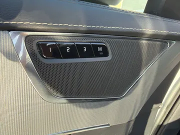 Car image 36
