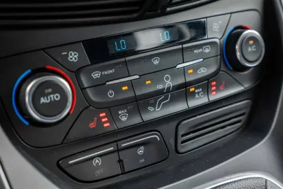 Car image 32