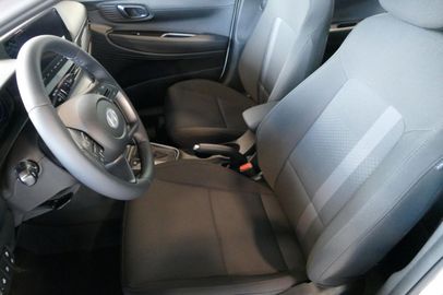 Car image 11