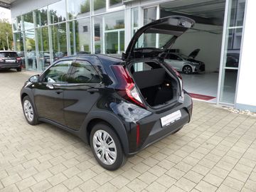 Car image 23