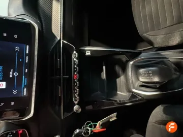 Car image 26