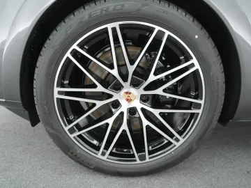 Car image 40
