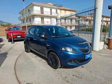 Car image 2
