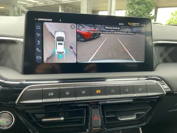 Car image 25