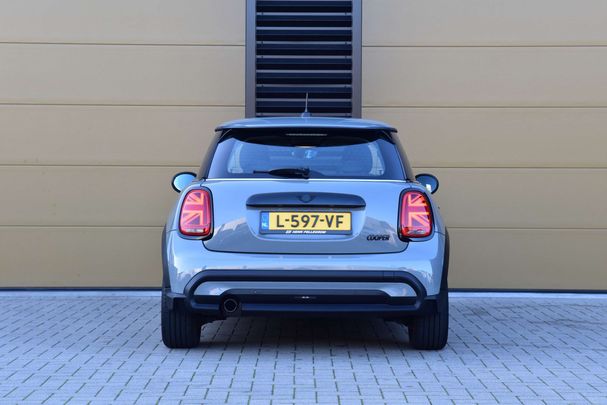 Mini Cooper Essential 100 kW image number 3