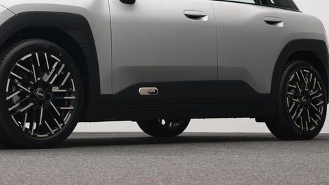Car image 22