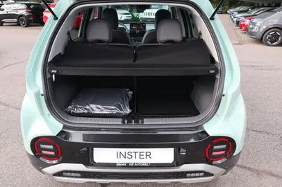 Car image 27