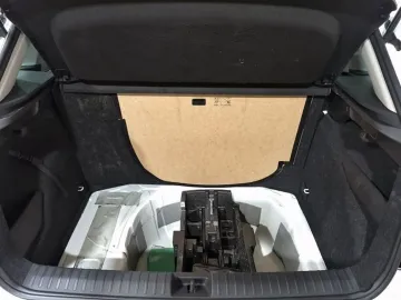 Car image 32