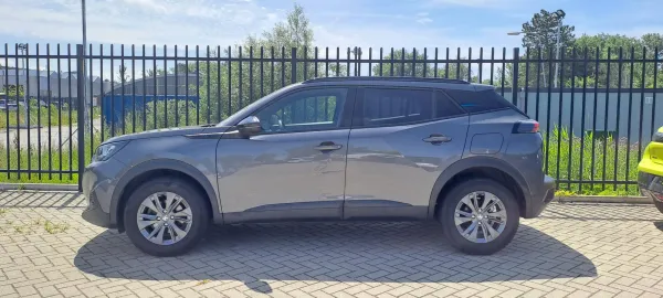 Car image 4