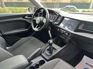 Car image 32