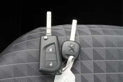 Car image 22