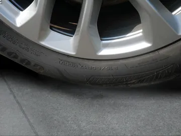 Car image 26